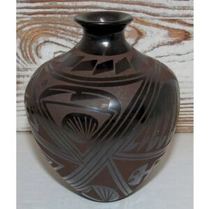 Vintage Mata Ortiz Black Polychrome Pottery Vase – Hand Painted Mexican Folk Art